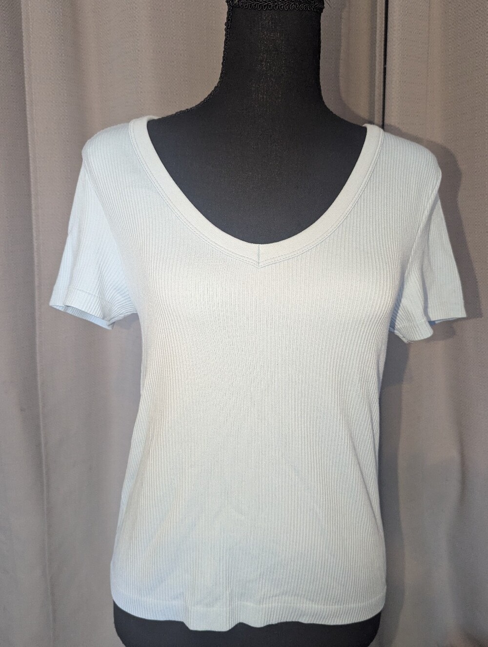 No Boundaries Light Blue Ribbed V-Neck Short Sleeve Tee